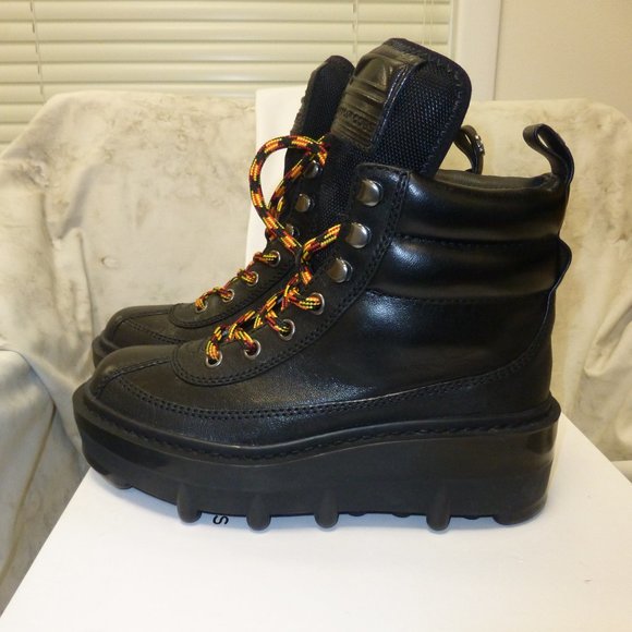 Marc Jacobs Platform Boots in Black Leather - Picture 8 of 9